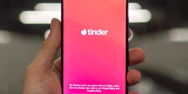 Tinder: Προσθέει νέα λειτουργία “Ραντεβού στα τυφλά” – Τι αλλάζει στα match