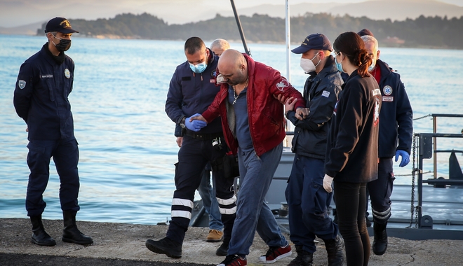 Ηγουμενίτσα: Φωτιά σε επιβατηγό πλοίο – Σε εξέλιξη μεγάλη επιχείρηση διάσωσης