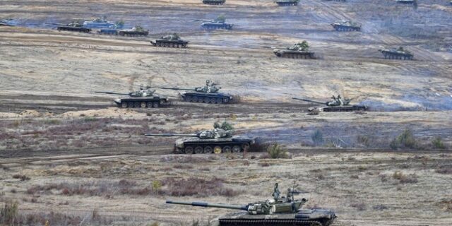 Πόλεμος στην Ουκρανία: Η Ρωσία συνεχίζει τις απειλές και στέλνει στρατεύματα κοντά στην Ευρώπη