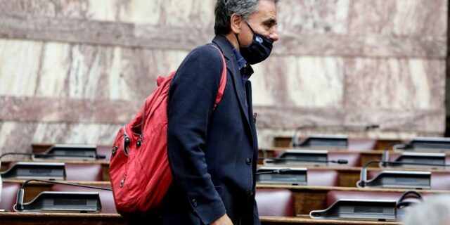 Ο Τσίπρας προσπερνά, ο Τσακαλώτος διευκρινίζει