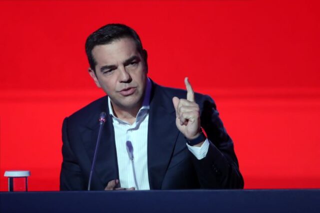 Τσίπρας: Ο Μητσοτάκης ταυτίζεται με το λόμπι του ΣΕΒ και των τραπεζών που θέλουν χαμηλό εργατικό κόστος