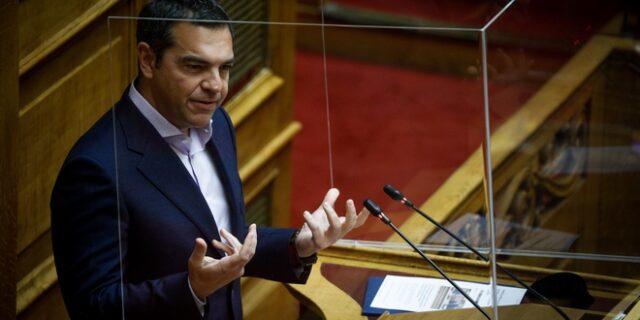 Τσίπρας: Δίνετε 8.134 ευρώ σε golden boys αλλά δεν δέχεστε τα 800 ευρώ στον κατώτατο μισθό