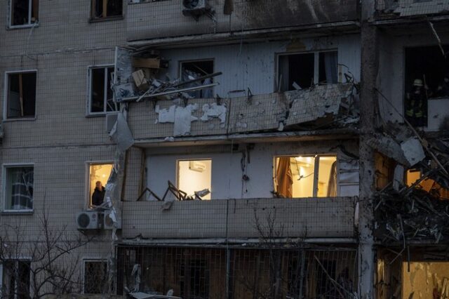 Πόλεμος στην Ουκρανία: Νύχτα τρόμου – Άμαχοι νεκροί, συντρίμμια και η “μητέρα των μαχών”