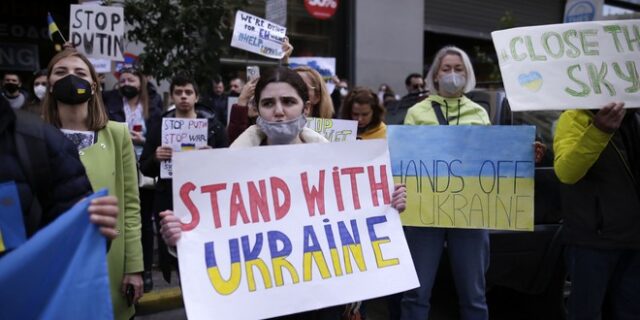 Ευτυχώς υπάρχει και το “μαξιλάρι” – Σε αναζήτηση “αναχωμάτων” η κυβέρνηση