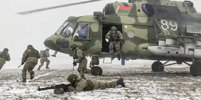 ΗΠΑ: “Ο Πούτιν θα σκηνοθετήσει ουκρανική επίθεση με ηθοποιούς”