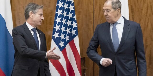 Ουκρανία: Σε υψηλούς τόνους η επικοινωνία Μπλίνκεν-Λαβρόφ – “Κάνετε προπαγάνδα”