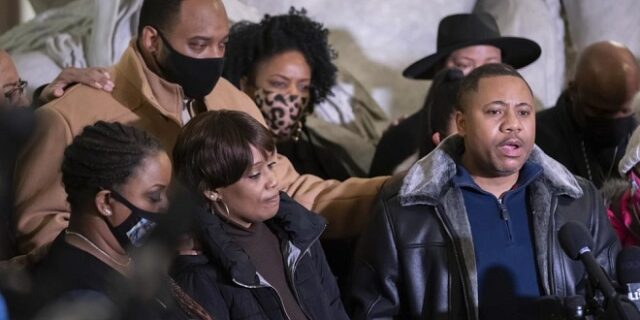 ΗΠΑ: Οι γονείς του 22χρονου που σκοτώθηκε από πυρά αστυνομικών ζητούν δικαιοσύνη