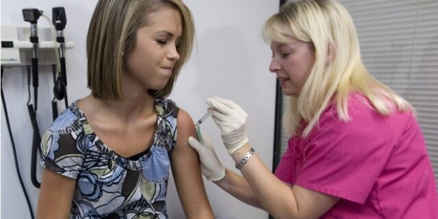 HPV: Γιατί είναι σημαντικός ο εμβολιασμός κοριτσιών και αγοριών για τον ιό που προκαλεί καρκίνο