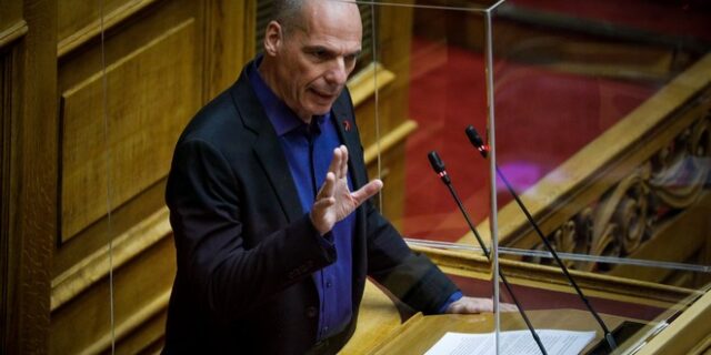 Βαρουφάκης: Ανεξεταστέα η Εξεταστική, ευτελίζεται ο κοινοβουλευτισμός