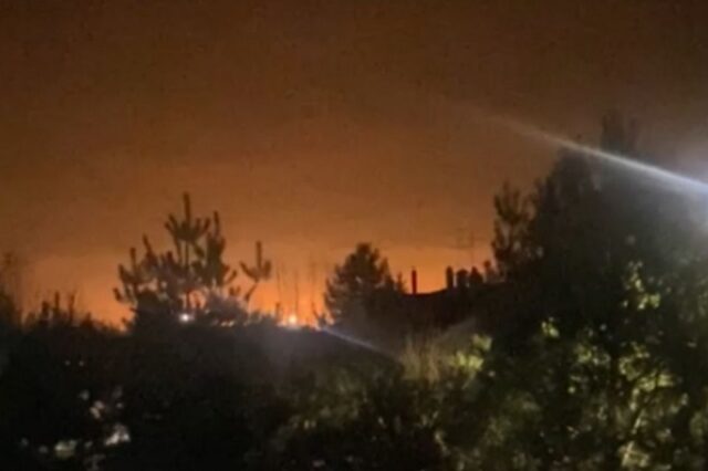 Πόλεμος στην Ουκρανία: Βίντεο του Σάσα Βολκόφ με τους βομβαρδισμούς έξω από το σπίτι του