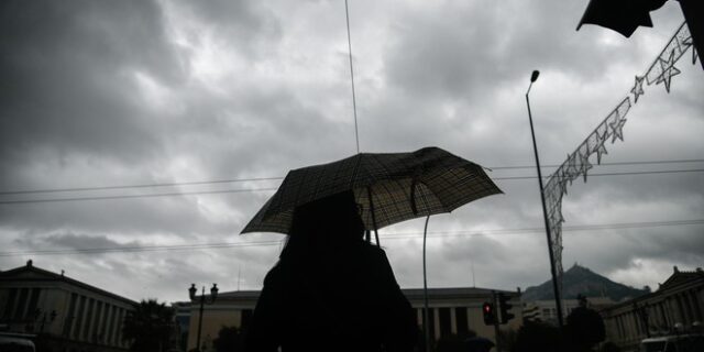 Καιρός: Μεταβολή τη Δευτέρα με βροχές και κανονικές θερμοκρασίες