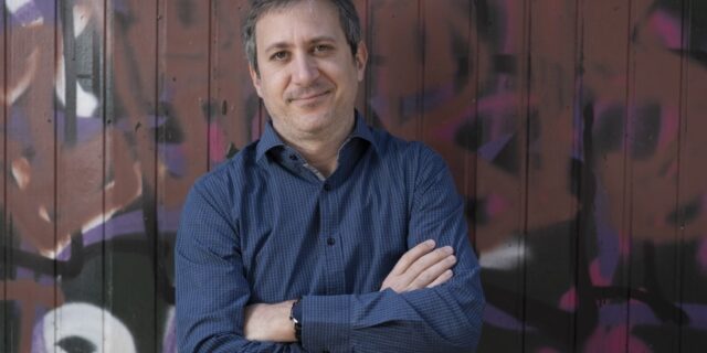 Χάρης Μαυρουδής: “Υπάρχουν οικογένειες πολιτικών που αντιλαμβάνονται τη χώρα ως φέουδό τους”