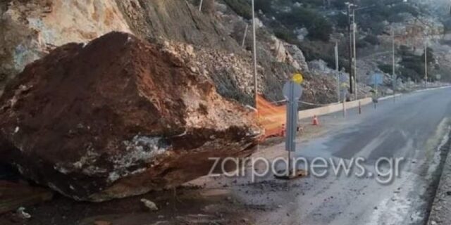 Χανιά: Τεράστιος βράχος έπεσε σε δρόμο στην Παλαιόχωρα