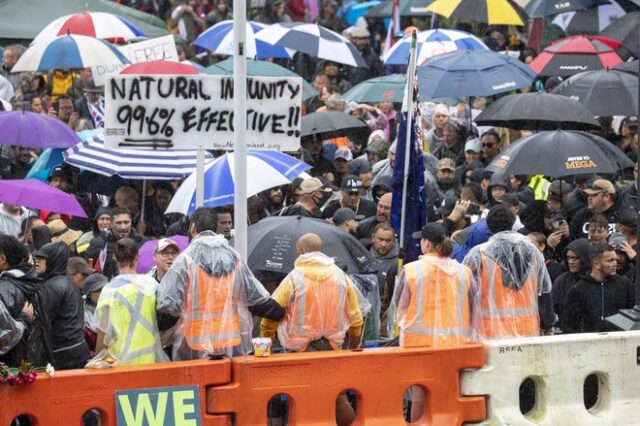 Νέα Ζηλανδία: Η Βουλή έβαλε στη διαπασών Barry Manilow και Macarena για να απωθήσει διαδηλωτές