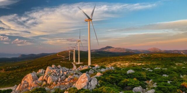 Πού οφείλεται η αύξηση στα τιμολόγια του ρεύματος και τι πρέπει να γίνει;