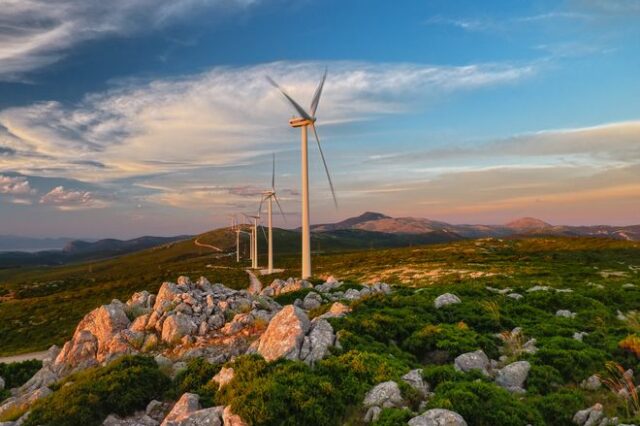 Πού οφείλεται η αύξηση στα τιμολόγια του ρεύματος και τι πρέπει να γίνει;