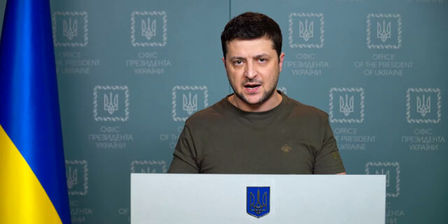 Βολοντίμιρ Ζελένσκι: Από “πιόνι και κωμικός”, “ηγέτης και ήρωας πολέμου”