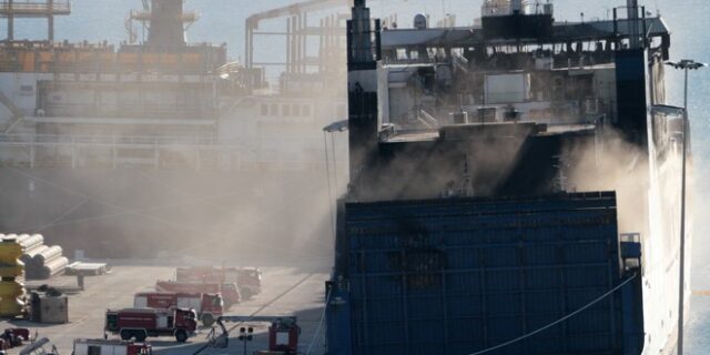 Euroferry Olympia: Ολοκληρώθηκε η επιχείρηση απομάκρυνσης των οχημάτων