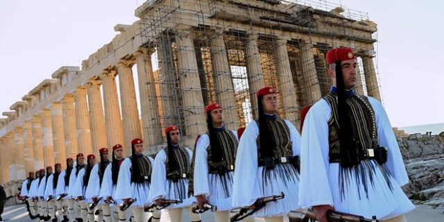 Τσίπρας: “Η 25η Μαρτίου μάς διδάσκει πως ένας μικρός λαός είναι ικανός να νικήσει μια πανίσχυρη αυτοκρατορία”