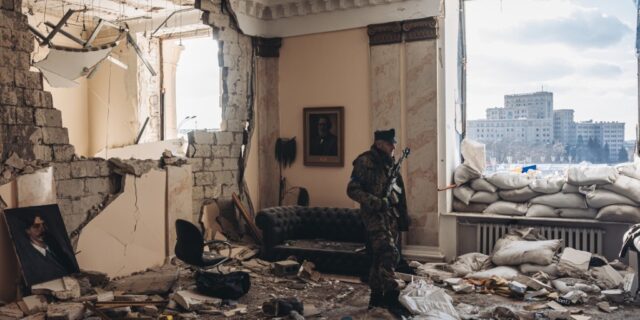 Πόλεμος στην Ουκρανία: Τραγωδία διαρκείας σε Μαριούπολη, Κίεβο και Χάρκοβο, εν αναμονή διαπραγματεύσεων