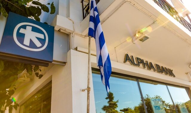 Alpha Bank: Προσαρμοσμένα κέρδη 330 εκατ. ευρώ το 2021