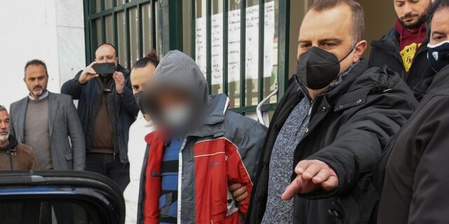 Ανδραβίδα: Στον εισαγγελέα ο δράστης – “Βοήθησέ με να πέσω στα μαλακά” έλεγε σε αστυνομικό