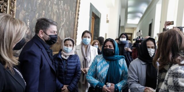 Συνάντηση Ανδρουλάκη με γυναίκες – πρόσφυγες, θύματα διακρίσεων