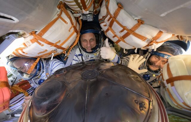 Διεθνής Διαστημικός Σταθμός: Ένας αμερικανός αστροναύτης και δύο ρώσοι κοσμοναύτες επέστρεψαν στη Γη