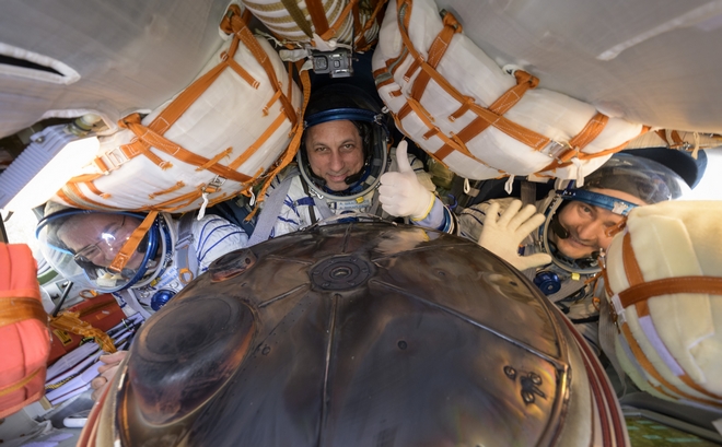 Διεθνής Διαστημικός Σταθμός: Ένας αμερικανός αστροναύτης και δύο ρώσοι κοσμοναύτες επέστρεψαν στη Γη
