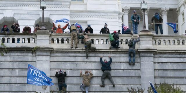 Εισβολή στο Καπιτώλιο: Βαρύτατες κατηγορίες για 5 μέλη των Proud Boys