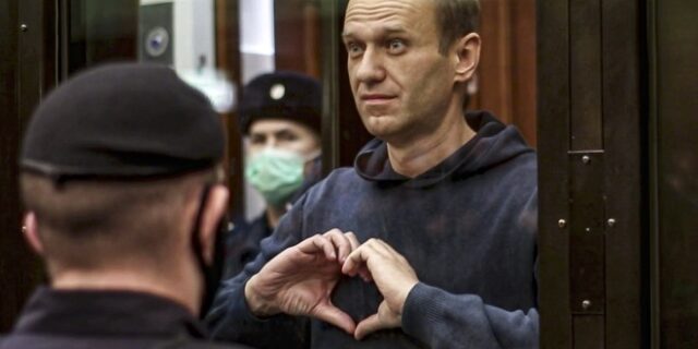 Ναβάλνι: “Η Ρωσία δεν είναι ο Πούτιν – Ας πολεμήσουμε ενάντια στον πόλεμο”