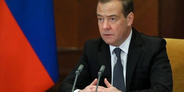 Προειδοποιήσεις Μεντβέντεφ: Καταστροφή της Ρωσίας από τις ΗΠΑ μπορεί να οδηγήσει σε “πυρηνική δυστοπία”