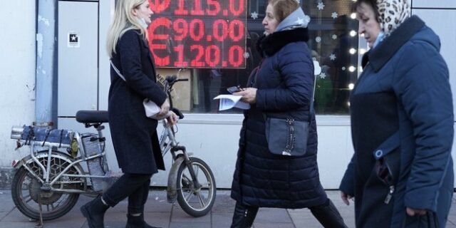 Πόλεμος στην Ουκρανία: Η Ρωσία ανακοίνωσε capital controls