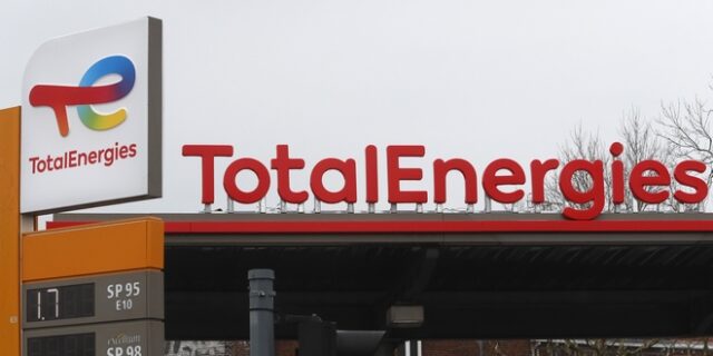 TotalEnergies: Διακόπτει κάθε αγορά πετρελαίου ρωσικής προέλευσης μέχρι το τέλος του 2022