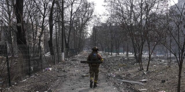 Πόλεμος στην Ουκρανία: Προειδοποιήσεις Ζελένσκι για “μάχη μέχρι θανάτου” αν προσπαθήσουν να καταλάβουν το Κίεβο