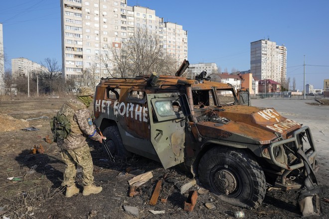 Ουκρανία: Η ΕΕ κατηγορεί τη Ρωσία για εγκλήματα πολέμου – Χωρίς τέλος η καταστροφή