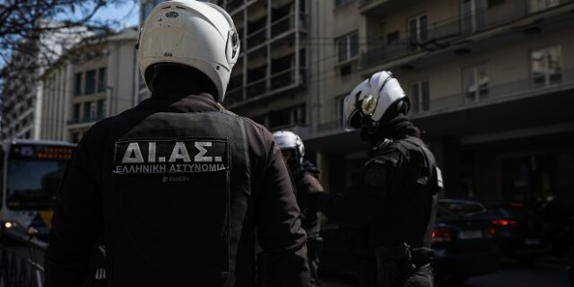 Σοκ στην Πέλλα: Προσπάθησε να σκοτώσει με τσεκούρι τον γιο του