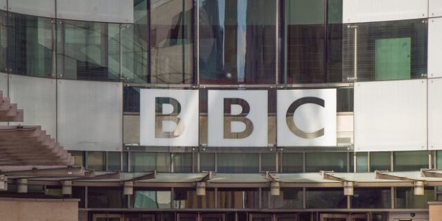 “Μπλόκο” της Ρωσίας στη ρωσική υπηρεσία του BBC, του Radio Liberty, τη DW και τον Meduza