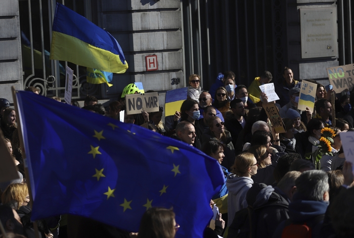 Πόλεμος στην Ουκρανία: Η ΕΕ “στοχεύει” 160 ακόμα ολιγάρχες – Νέες κυρώσεις σε Ρωσία και Λευκορωσία