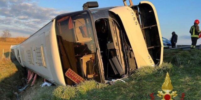 Ιταλία: Ανατροπή λεωφορείου με Ουκρανούς πρόσφυγες – Μια νεκρή