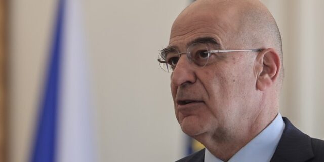 Δένδιας: Η Ελλάδα δεσμευμένη στην προσπάθεια να ανακουφιστούν τα δεινά της Μαριούπολης