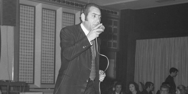 Στράτος Διονυσίου: 32 χρόνια από το θάνατο του λαϊκού βάρδου