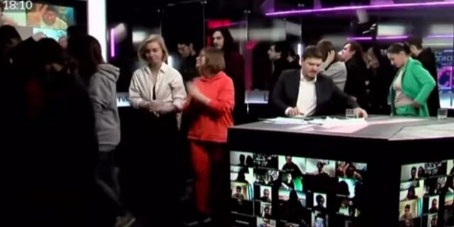 Εργαζόμενοι ρωσικού καναλιού παραιτούνται on air με αντιπολεμικό μήνυμα