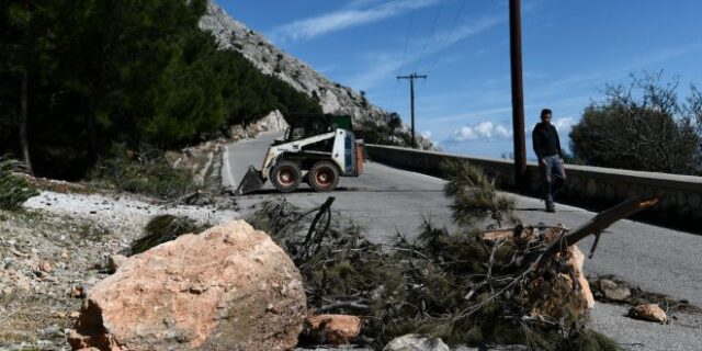 Χανιά: Κλειστός λόγω πτώσης βράχων επαρχιακός δρόμος του δήμου