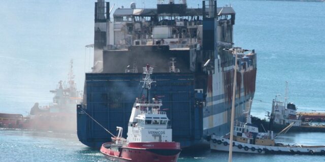 Euroferry Olympia: Συνεχίζεται η επιχείρηση απομάκρυνσης των οχημάτων