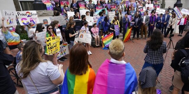 Don’t Say Gay: Οργή για το νομοσχέδιο της Φλόριντα που “κόβει” τη συζήτηση περί σεξουαλικού προσανατολισμού στα σχολεία