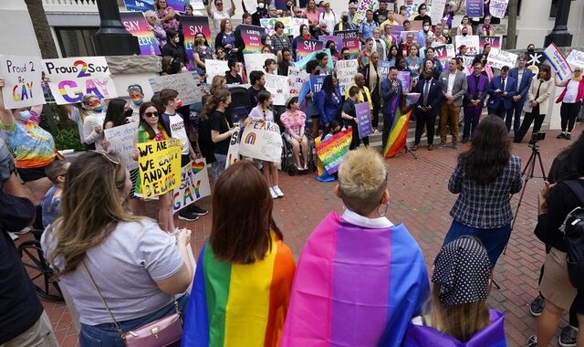 Don’t Say Gay: Οργή για το νομοσχέδιο της Φλόριντα που “κόβει” τη συζήτηση περί σεξουαλικού προσανατολισμού στα σχολεία