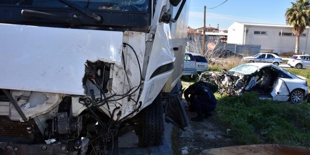 Θεσσαλονίκη: Νεκρός 57χρονος από σύγκρουση φορτηγού με ΙΧ