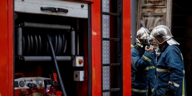 Φωτιά σε κτίριο στο κέντρο της Αθήνας