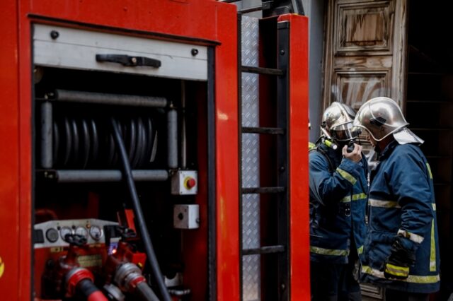 Φωτιά σε κτίριο στο κέντρο της Αθήνας